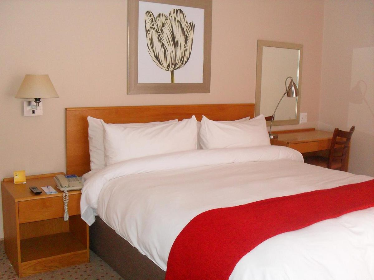 Hotel Garden Court Nelson Mandela Boulevard 3*