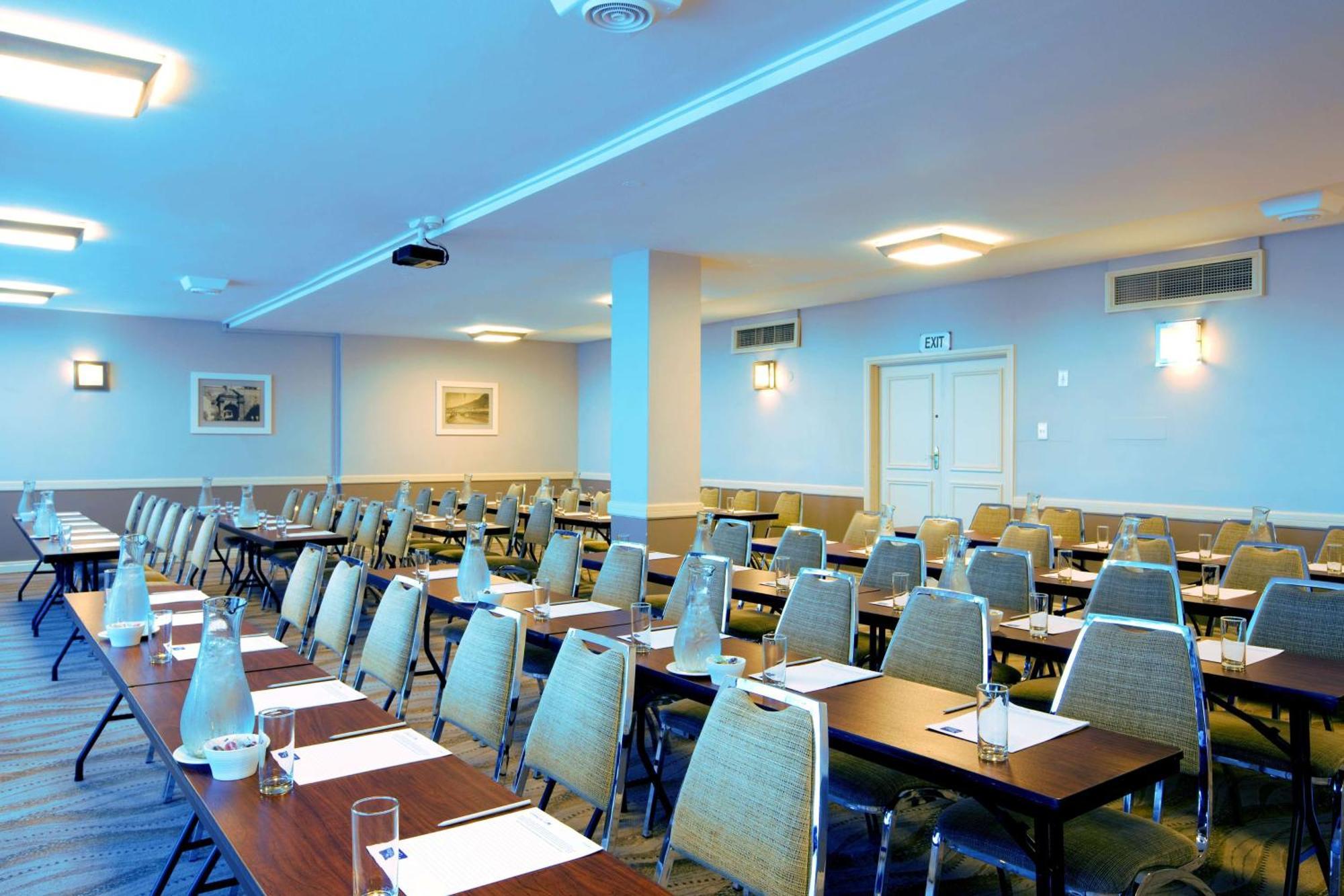 Garden Court Nelson Mandela Boulevard 3*