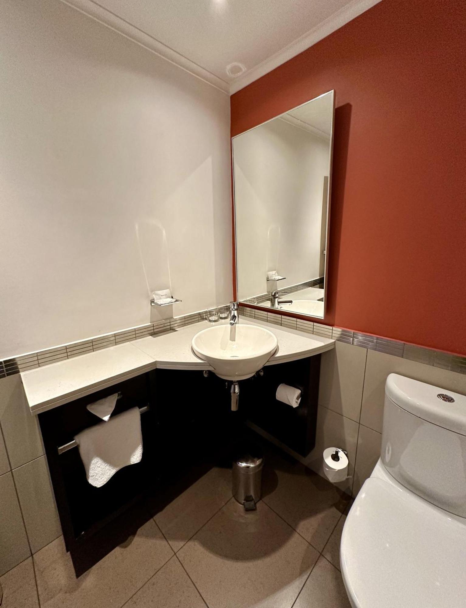 Hotel Garden Court Nelson Mandela Boulevard 3*