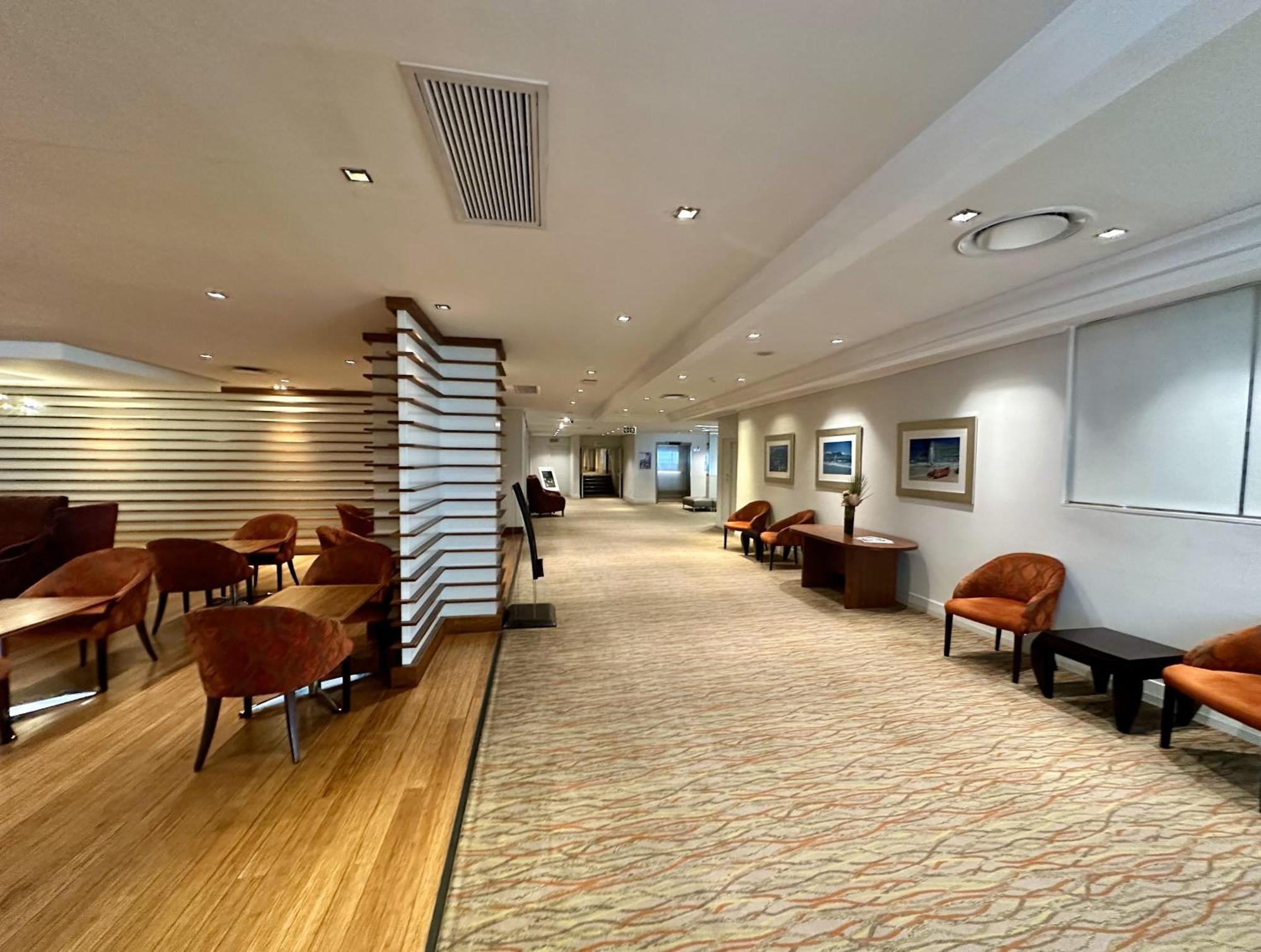Garden Court Nelson Mandela Boulevard 3*